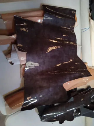 Lote Piel Charol Gris Humo/Café c leche y beige.