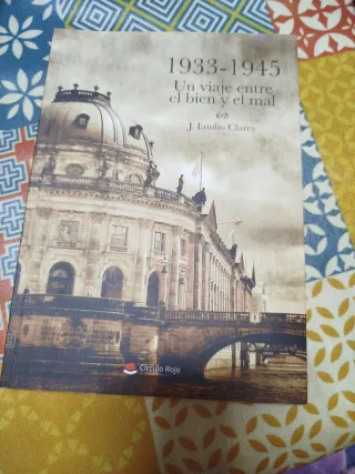 1933-1945: Un viaje entre el bien y el mal (Spa...