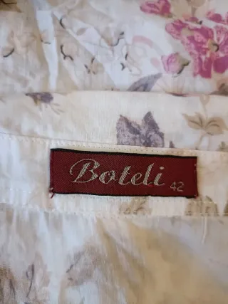 Blusa floral beige y morada