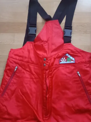 Pantalón de esquí rojo con tirantes
