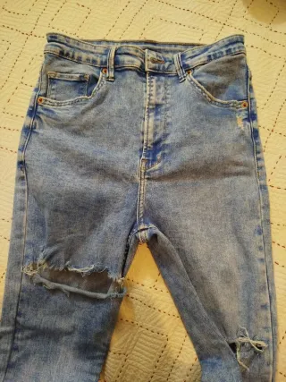 Jeans strappati blu donna Bershka