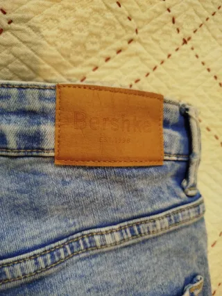 Jeans strappati blu donna Bershka