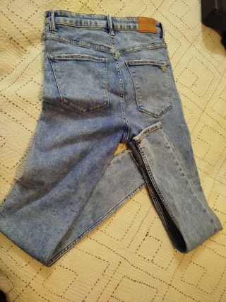 Jeans strappati blu donna Bershka