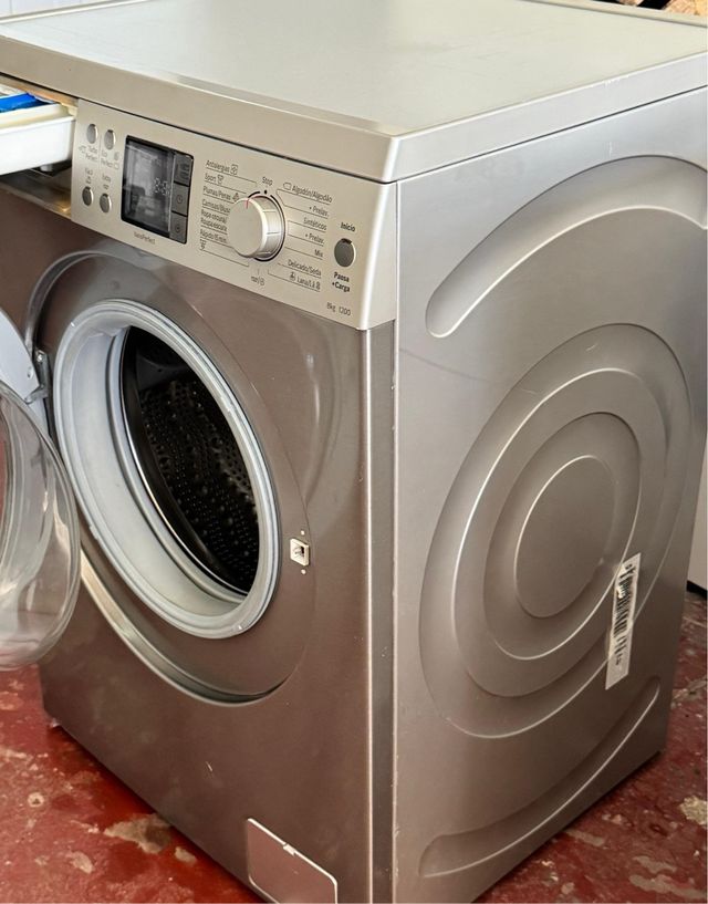 LAVADORA DE CARGA FRONTAL MARCA BOSCH 8 KILOS INOX