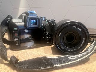 Olympus E-510 + 2 Objetivos + Bolsa