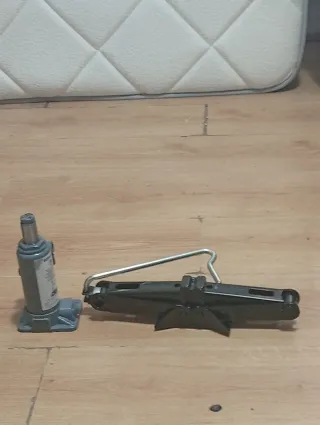 Gato hidráulico,y gato manual para coche