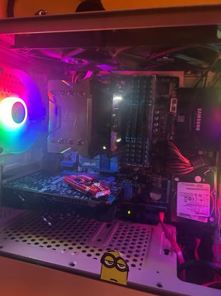 Ordenador Gamer Gigabyte Negro/Morado