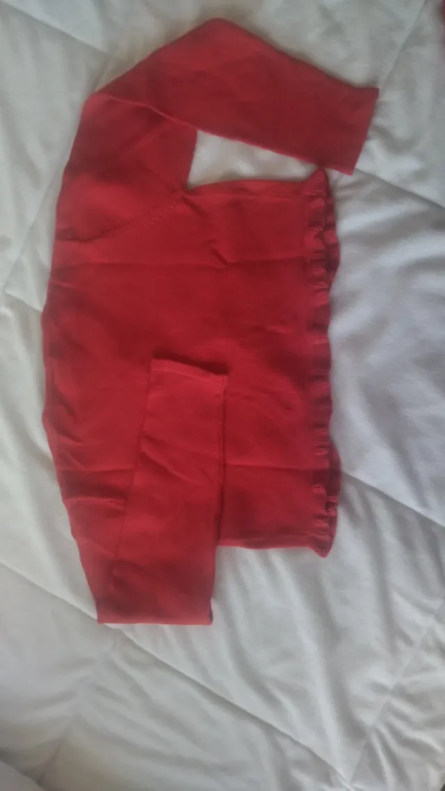 Chaqueta roja con volantes