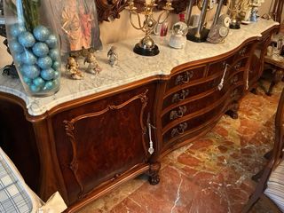 Aparador de madera y mármol