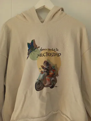 Sudadera beige con capucha y estampado