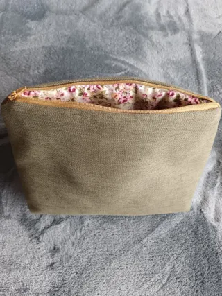 Neceser estampado flechas floral.