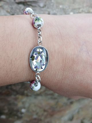 Pulsera artesanal oro flores y ceramica