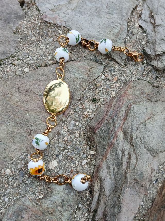 Pulsera artesanal oro flores y ceramica