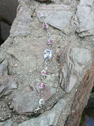 Pulsera artesanal oro flores y ceramica