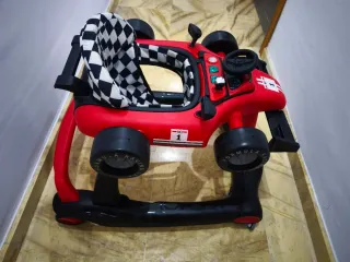 Tacatá coche de carreras rojo