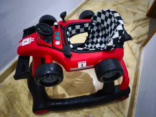 Tacatá coche de carreras rojo