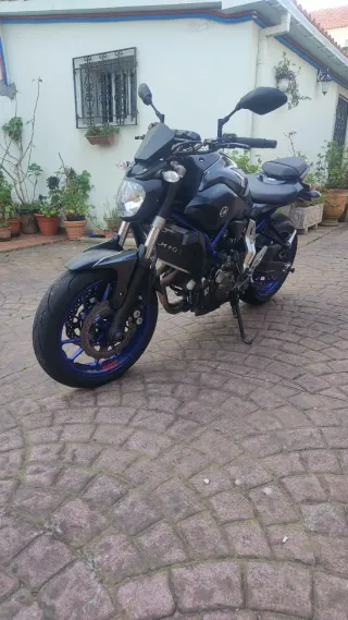 Yamaha MT-07 Negra y Azul