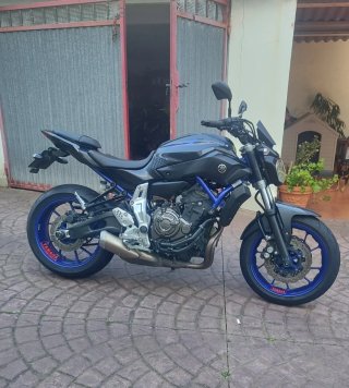 Yamaha MT-07 Negra y Azul