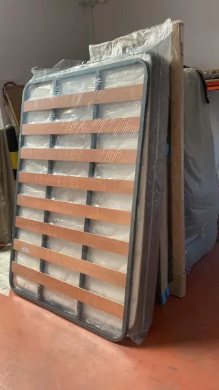 Colchón y base tapizada