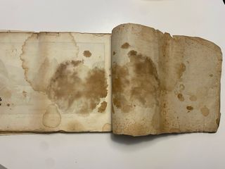 Atlas géologique ou vues d'amas de colonnes basalt