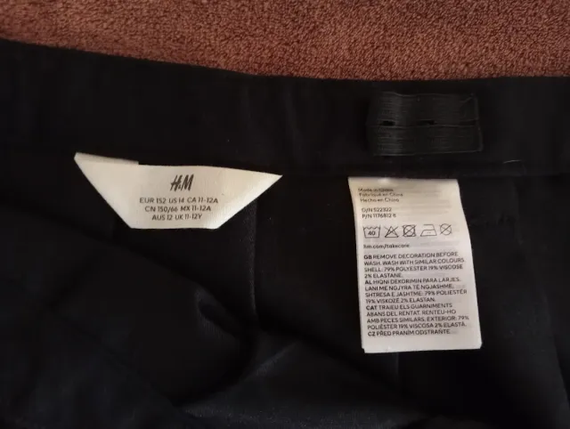 Falda H&M negra de tablas. 11-12 años.