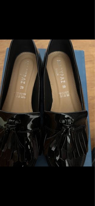 Mocasines charol Marypaz negros numero 39.