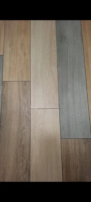 Suelo imitación madera varios tonos