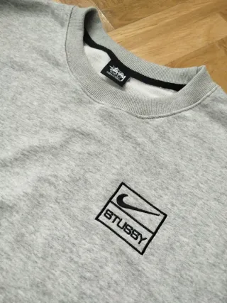 Sudadera Stussy x Nike Gris