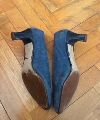 Zapatos de tacón bajo azul