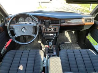 Mercedes-Benz 190 2.6 170cv"6 cilindros"W201-1989