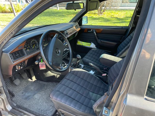 Mercedes-Benz 190 2.6 170cv"6 cilindros"W201-1989