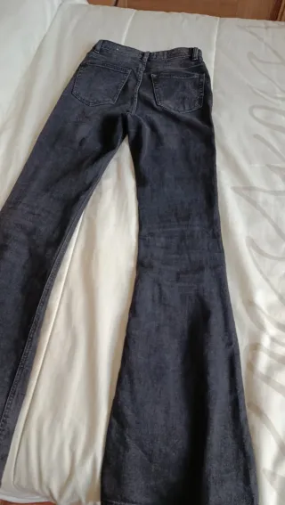 Pantalón vaquero campana PULL&BEAR negro