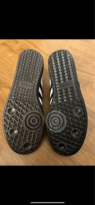 Zapatillas deportivas color blanco número 40.