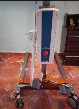 Cama articulada y grúa para enfermos