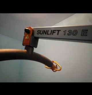 Cama articulada y grúa para enfermos