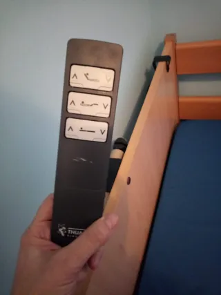 Cama articulada y grúa para enfermos