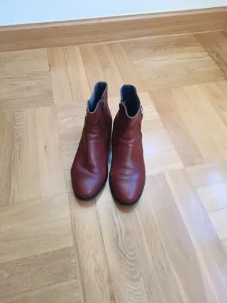 Botines de piel marrón talla 37