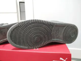 Zapatillas Nike Negras y Doradas Talla 39