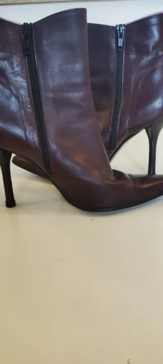 Stivaletti Cesare Paciotti tacco alto viola