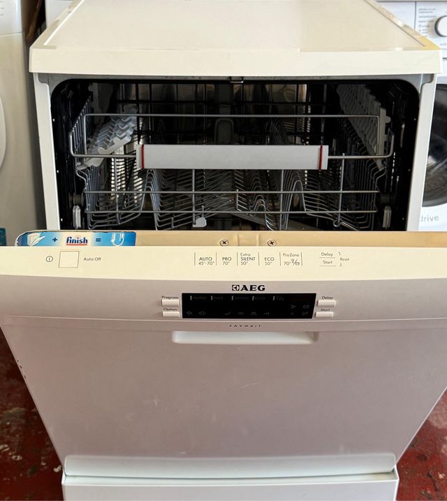 LAVAVAJILLAS MARCA AEG