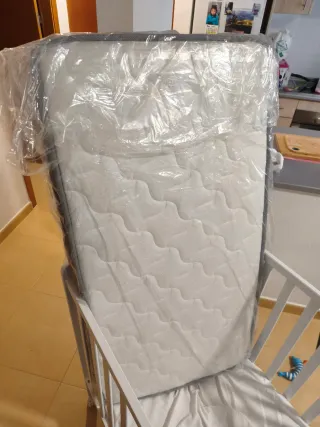 Cuna bebé blanca + colchón