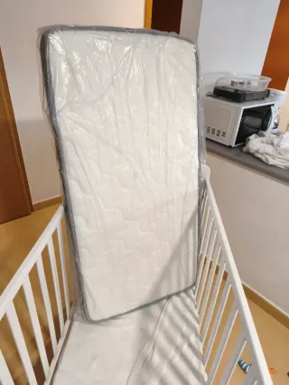 Cuna bebé blanca + colchón