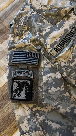 Uniforme US ARMY ACU con parches original de EE.UU