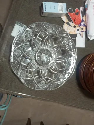Plato decorativo de cristal tallado