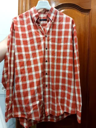Camisa de cuadros roja y blanca