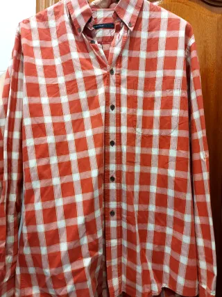 Camisa de cuadros roja y blanca
