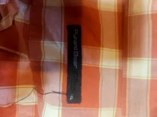 Camisa de cuadros roja y blanca