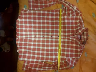 Camisa de cuadros roja y blanca