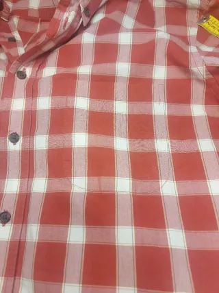 Camisa de cuadros roja y blanca