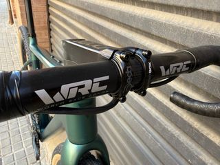 Bicicleta Gravel Carbono Shimano Di2.